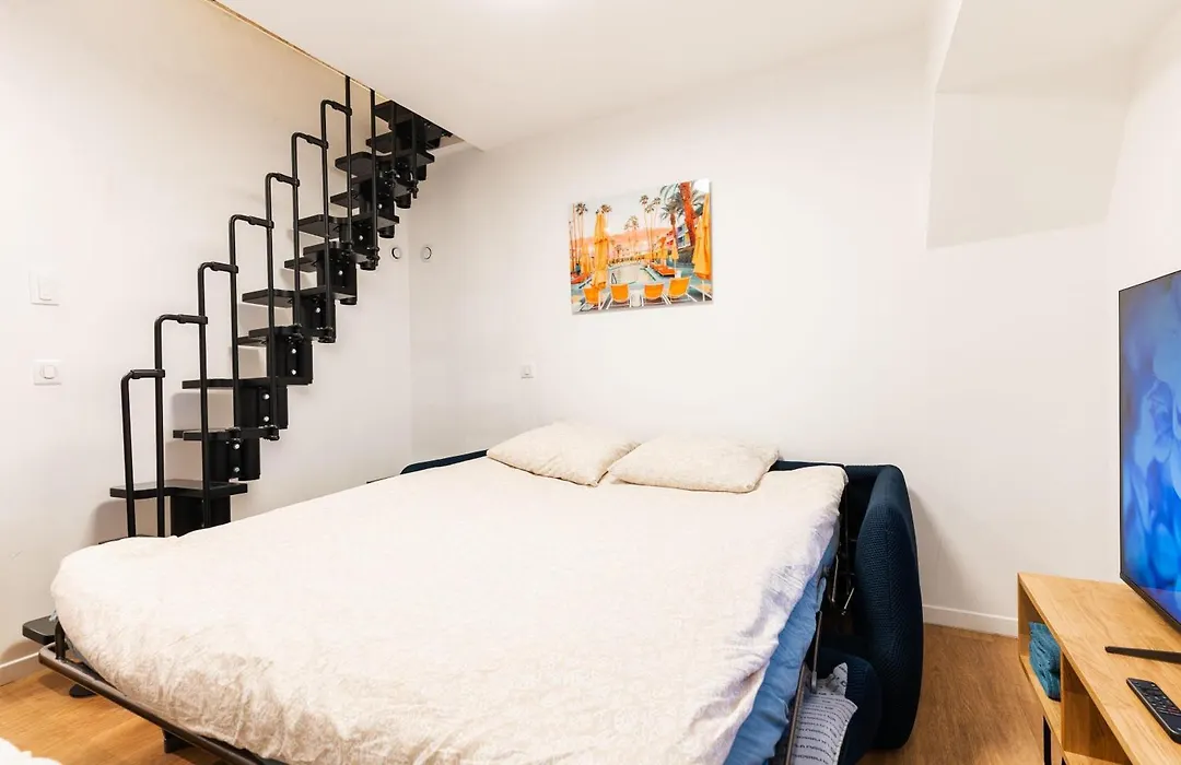 Loft 4 Bedroom Montmartre Pigalle Ac By Lcc Agency-1