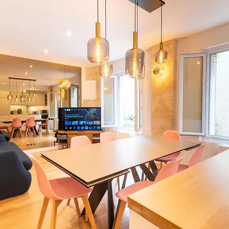 Loft 4 Bedroom Montmartre Pigalle Ac By Lcc Agency-3